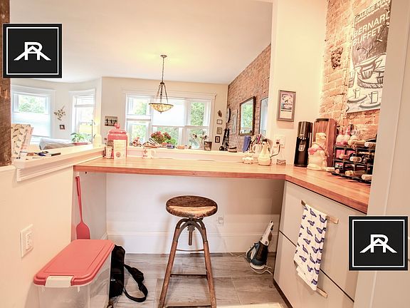 4th image of 252 Aspinwall Ave #2