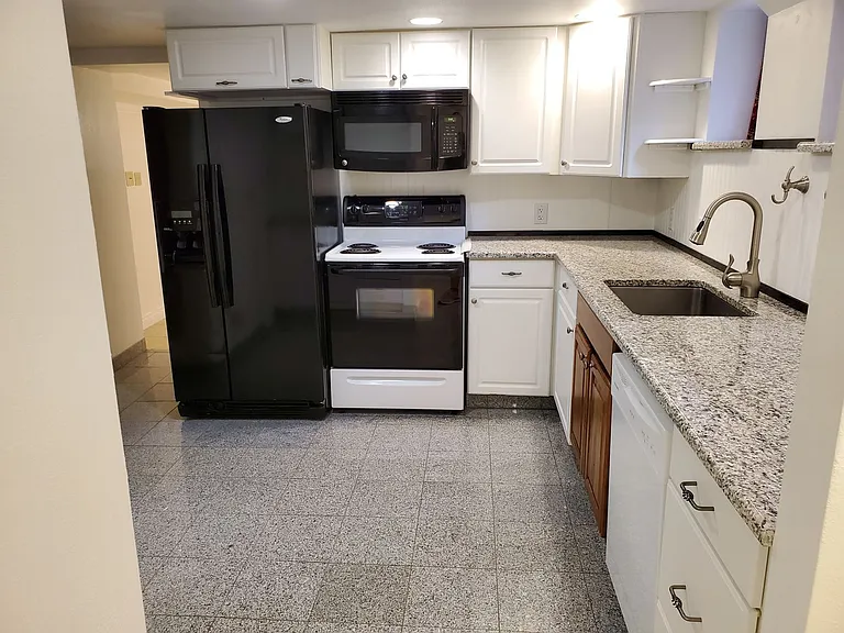 319 Cottonwood Ave — Photo 20