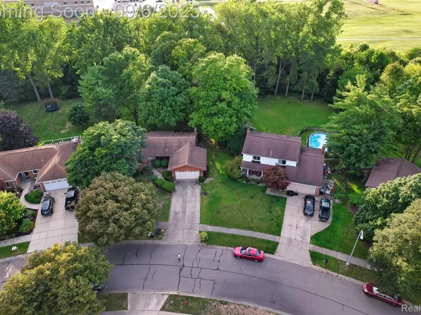 17405 Francavilla Dr, Livonia, MI 48152