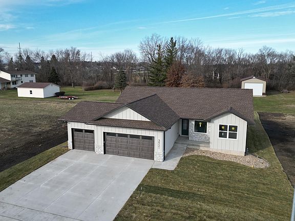 2nd image of 3921 Broomfield Dr