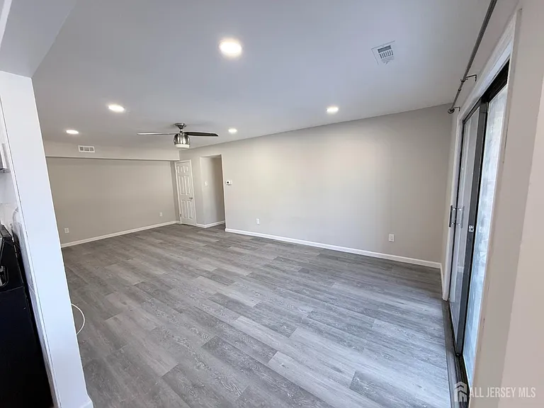 513 Edison Glen Ter #513 — Photo 11