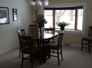 6 Gilbert Dr, Irondequoit, NY 14609