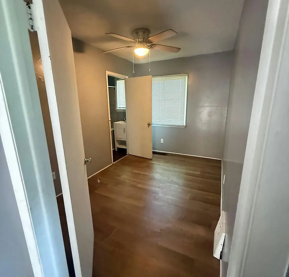 2 bed, 1000 sqft, $1,100 — Photo 2