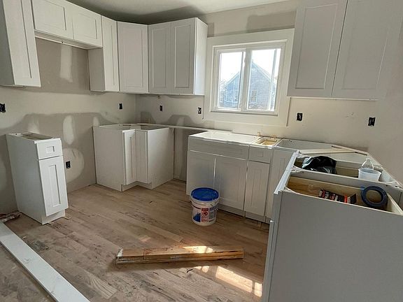2nd image of 493 Monroe St Floor 1