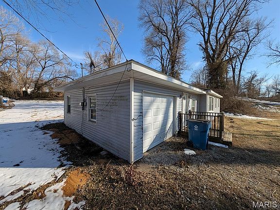 3rd image of 929 Caseyville Rd