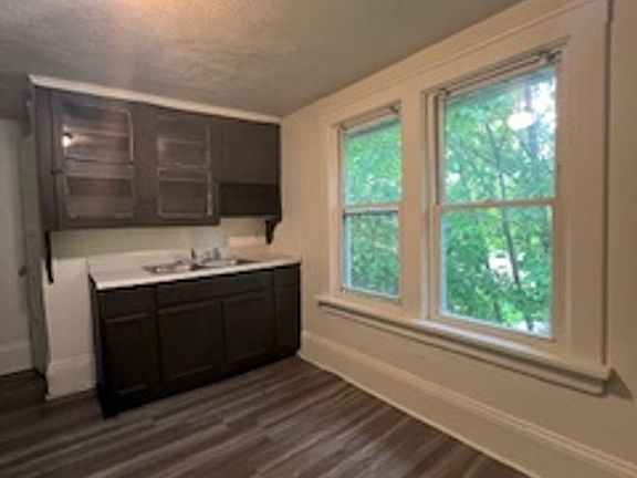 3rd image of 16102 Parkgrove Ave APT 4