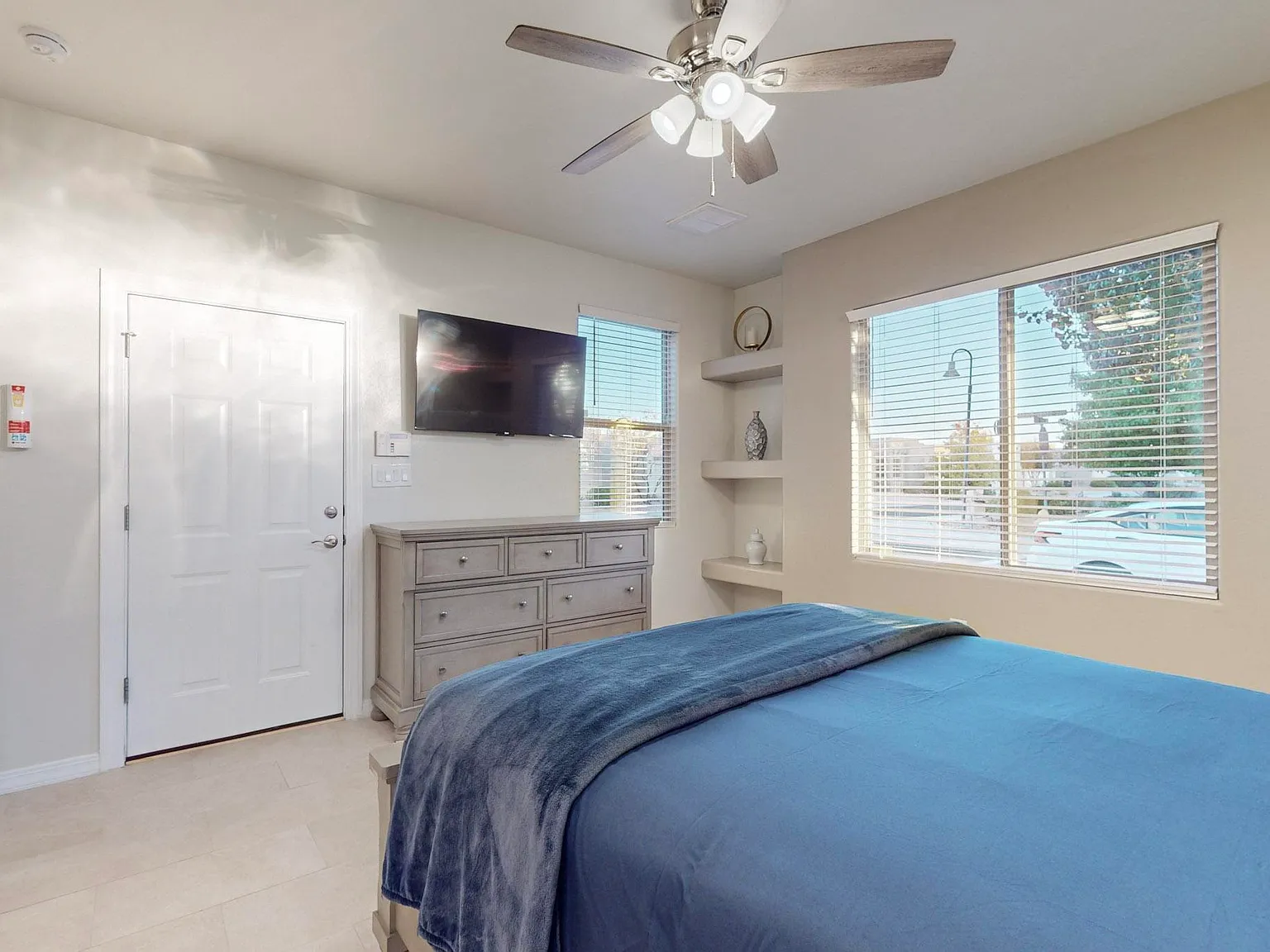 4 bed, $6,900 — Photo 4