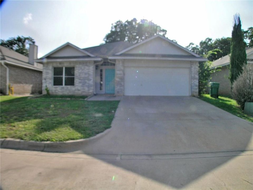 1st image of 327 Texas Dr