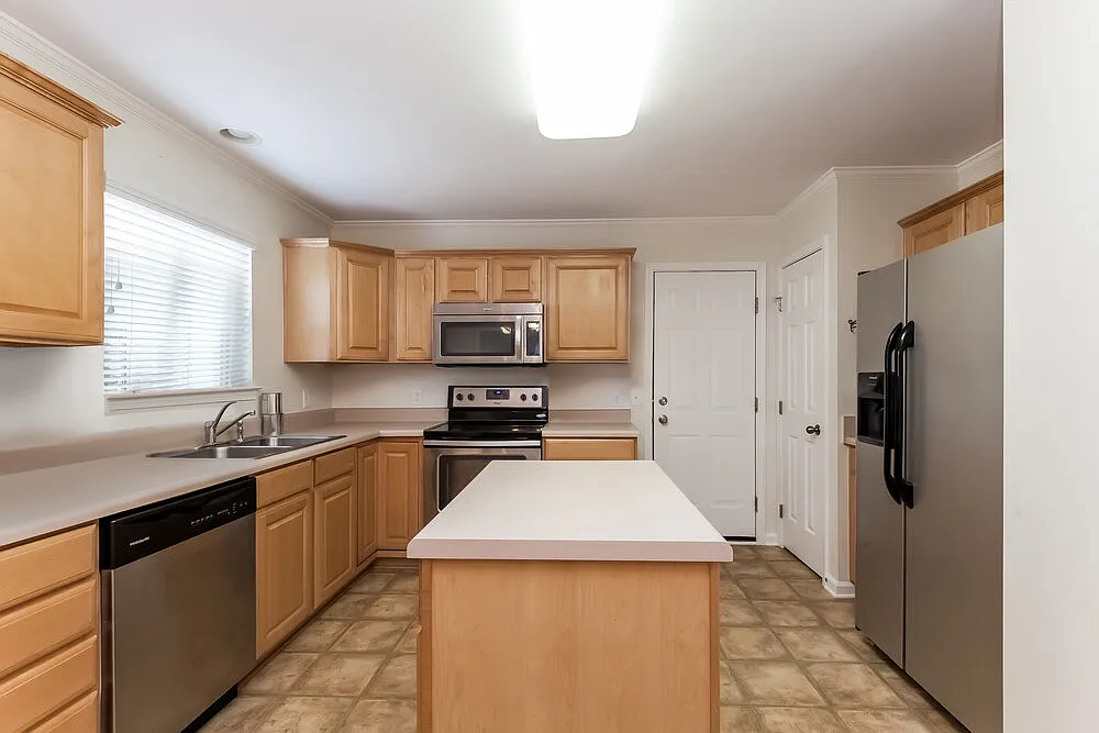 3 bed, 2.5 bath, 1894 sqft, $2,380 — Photo 4