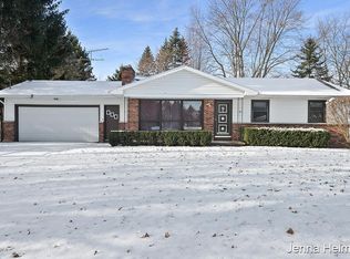 3253 Peach Ridge Ave NW, Grand Rapids, MI 49544