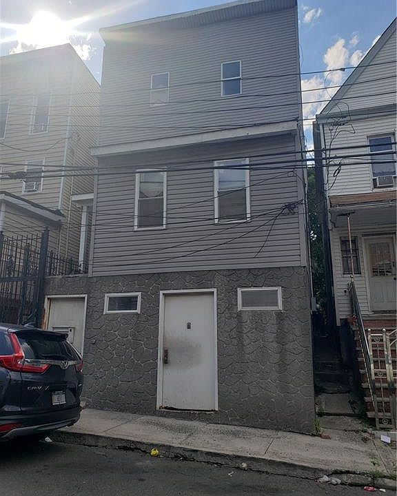 1st image of 1821 Trafalgar Pl
