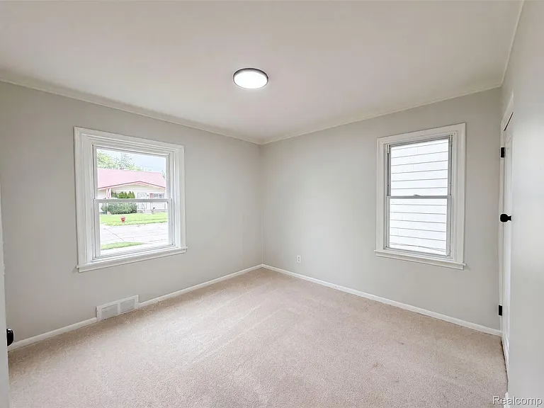 11268 Maxwell Ave — Photo 4