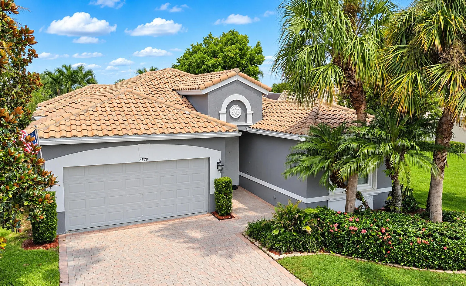 3 bed, 2.0 bath, 1978 sqft, $4,000 — Photo 1