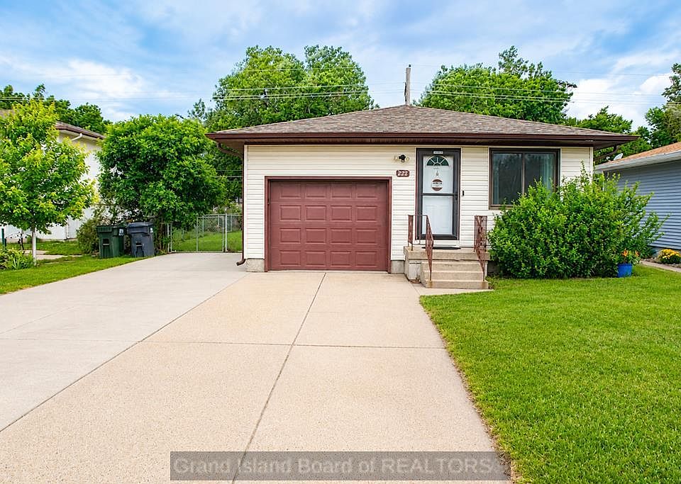 1st image of 222 N Custer Ave