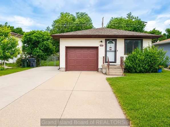 222 N Custer Ave, Grand Island, NE 68803