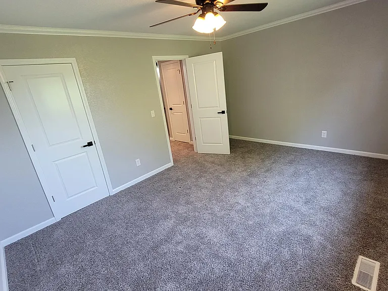 219 E 4th St #219 — Photo 18