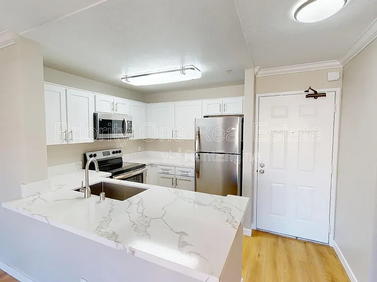 8889 Caminito Plaza Centro #7339 — Photo 9