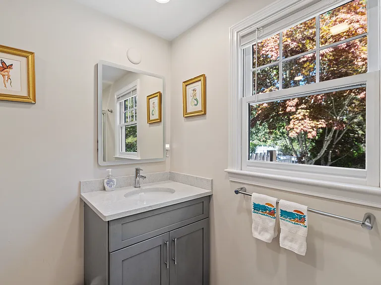 114 Dover Rd — Photo 9