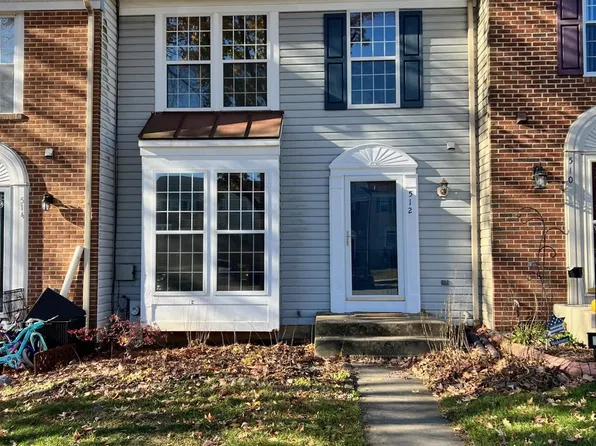 512 Lakes Ct, Westminster, MD 21158