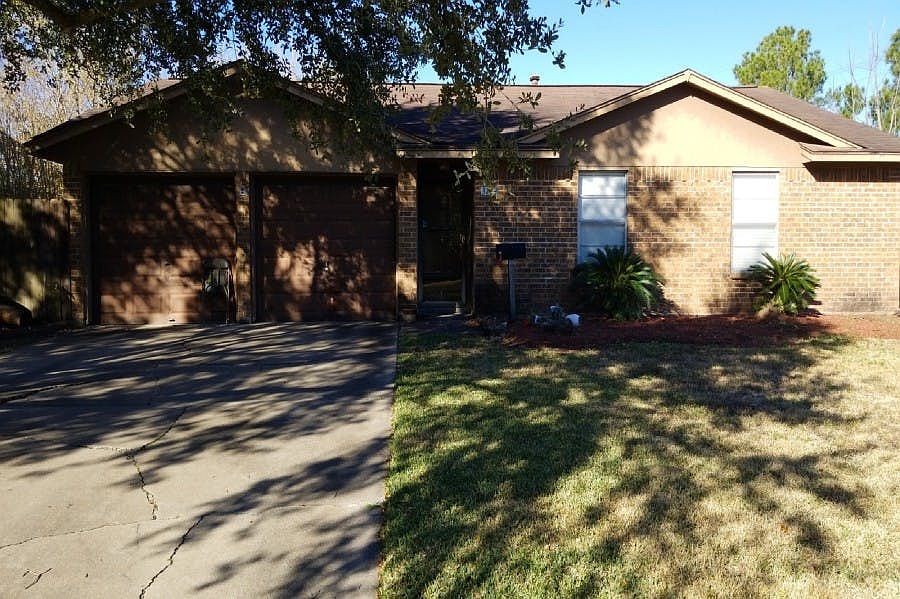 1st image of 3703 Karen Ln