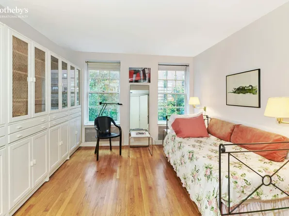 453 West 24th Street image 19 of 24