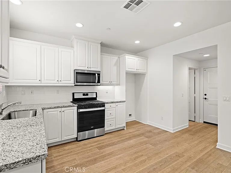 398 Sunrise Ln — Photo 4