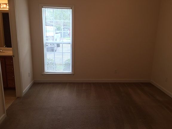 5th image of 3226 Oak Garden Dr