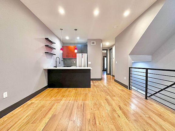 3rd image of 372 Palmetto St APT 1