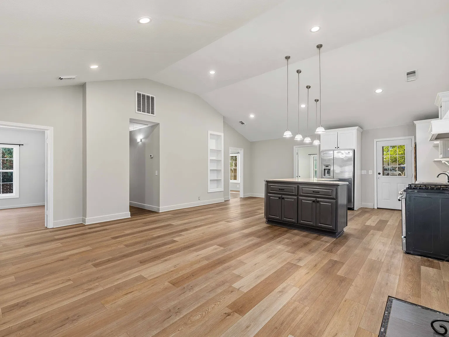 3 bed, 1310 sqft, $1,450 — Photo 3
