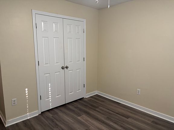 2nd image of 301 Willow Bay Dr