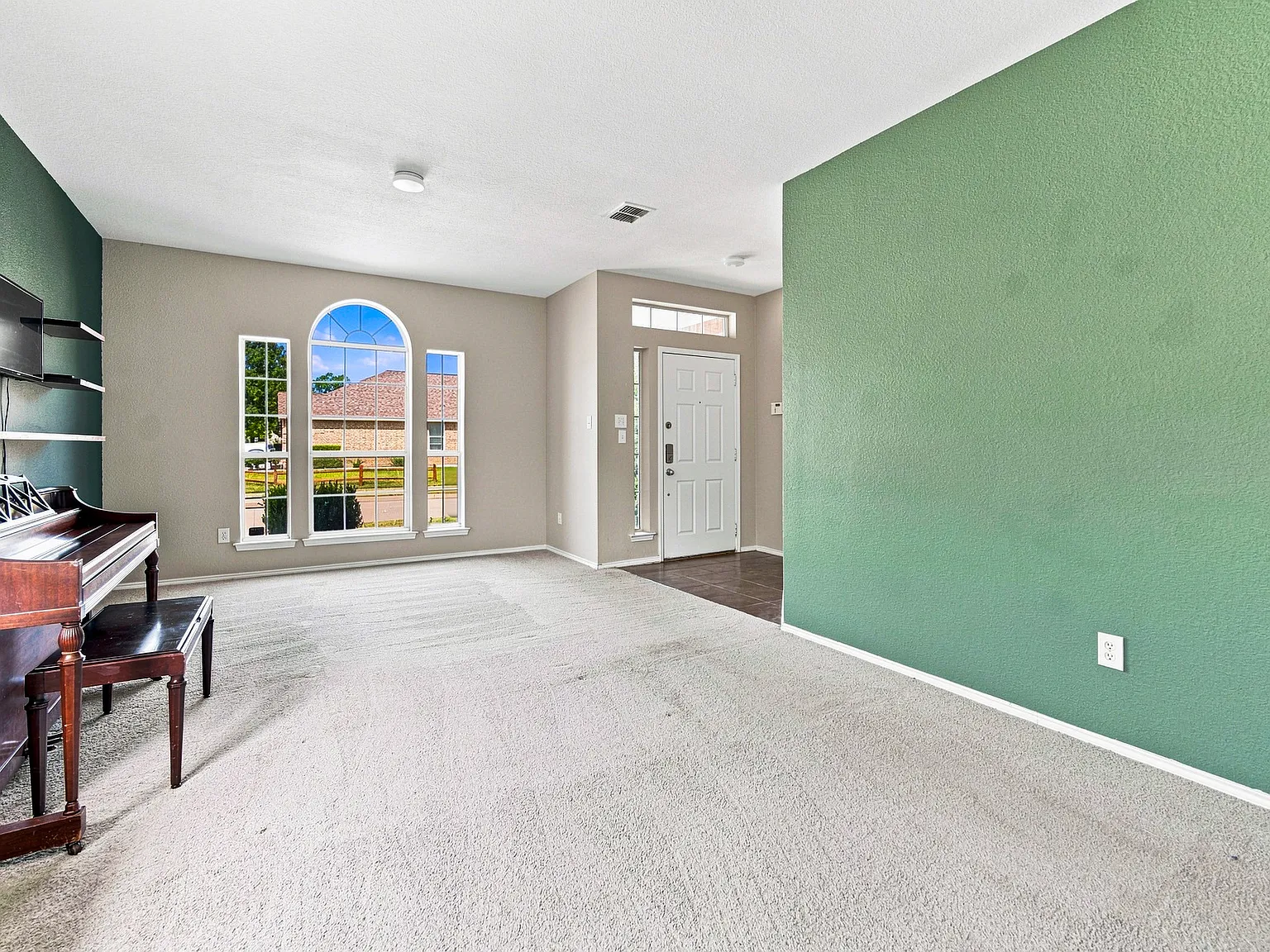 4 bed, 1842 sqft, $2,500 — Photo 3