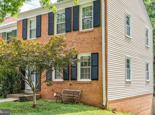 8320 Uxbridge Ct, Springfield, VA 22151