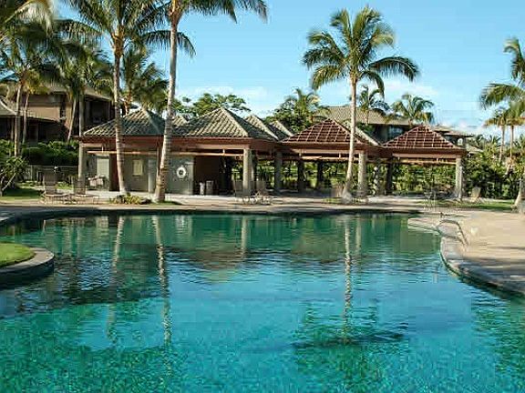 Beautiful pool, jaccuzi & BBQ pavillion