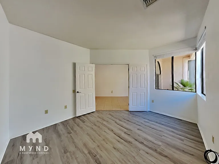 1606 W Calle Del Ducado — Photo 10