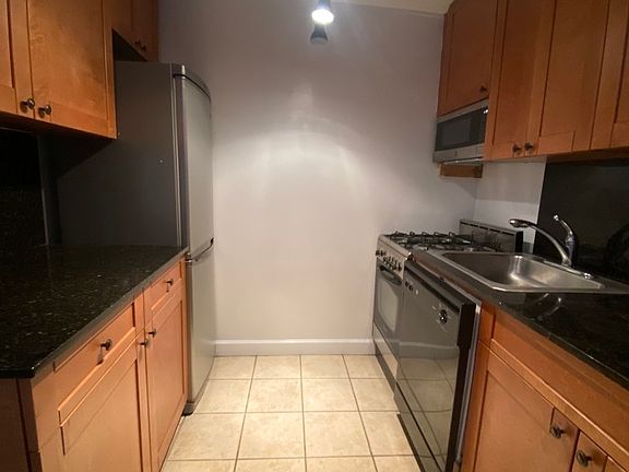3rd image of 450 6th Ave #5