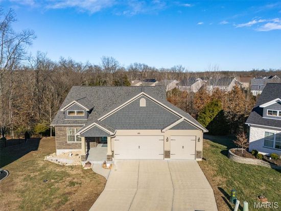 100 Regency Ct, Herculaneum, MO 63048