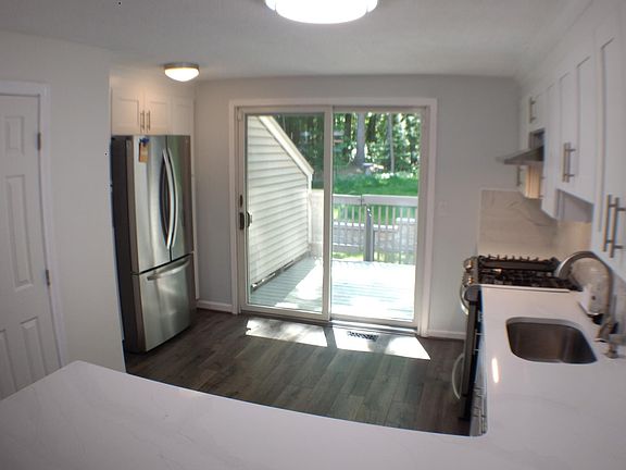 5th image of 734 Fox Hollow Dr #734