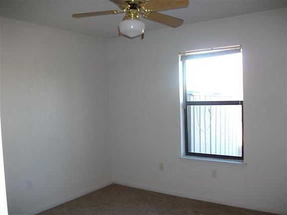 4th image of 306 Horseshoe Dr #B