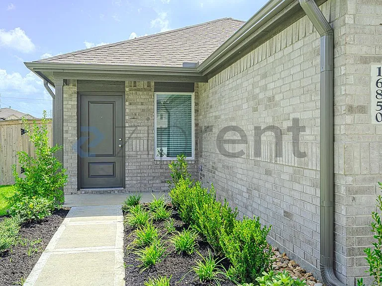 16850 Spotted Oak Dr — Photo 4