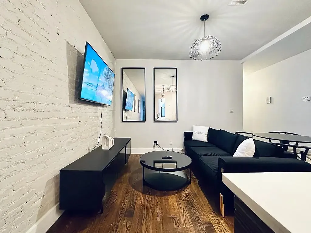 4 bed, 4.0 bath, 1000 sqft, $1,080 — Photo 2