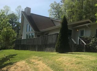 622 Gateway Rd, Whittier, NC 28789