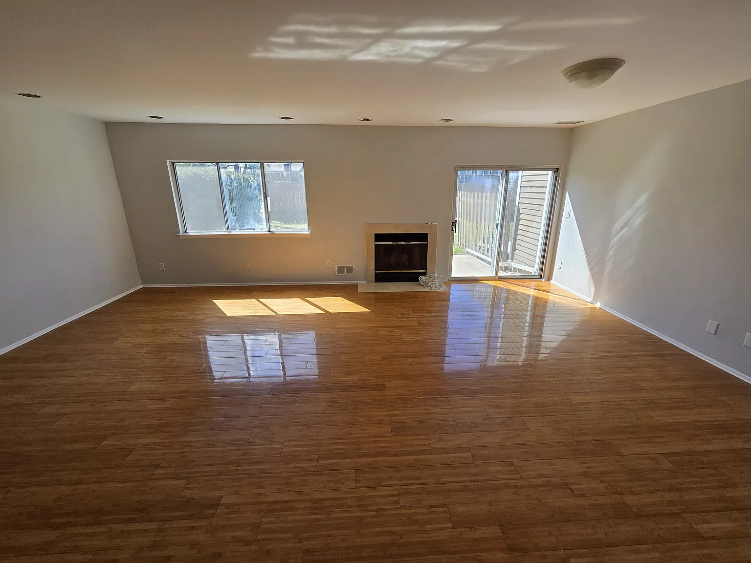 3 bed, 2.5 bath, $4,000 — Photo 3