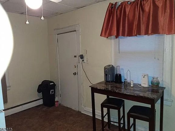 5th image of 72 Franklin St #2