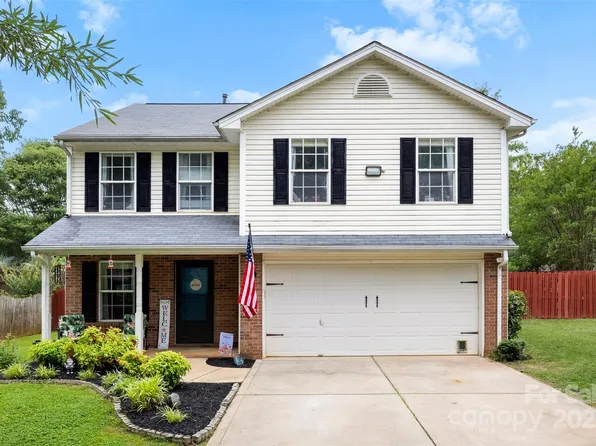 641 Saratoga Dr, Lake Wylie, SC 29710