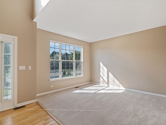 3rd image of 4811 Highwood Ln