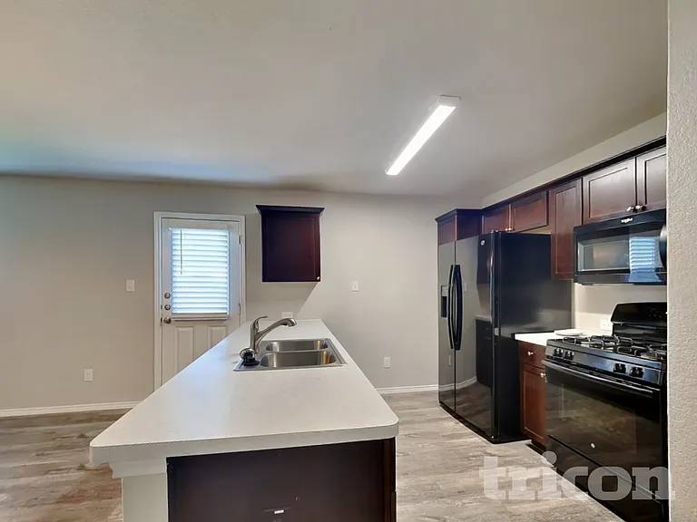 5306 Everett Loop — Photo 6