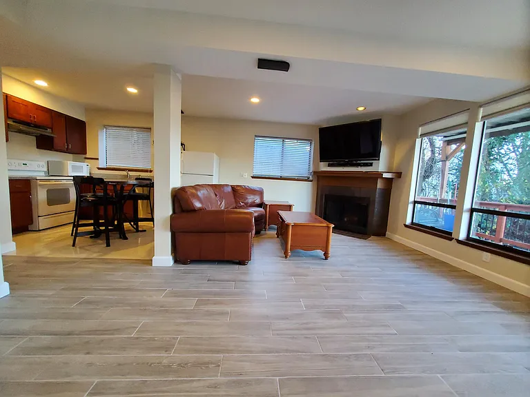 110 Florentia St #B — Photo 3