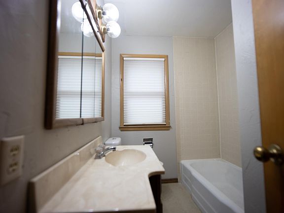 5th image of 6956 Lynn St