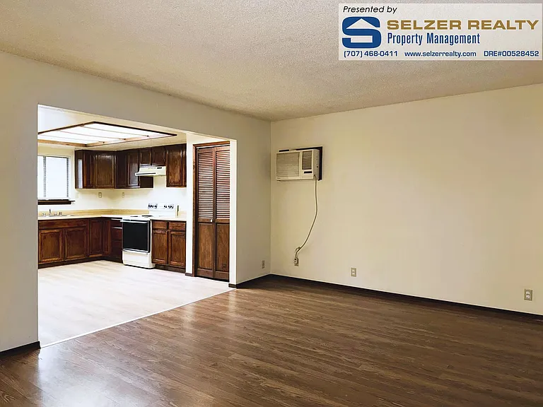 25217 Sherwood Rd — Photo 3