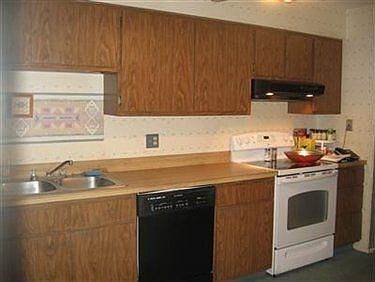 4th image of 7555 Creekwood Dr #20B